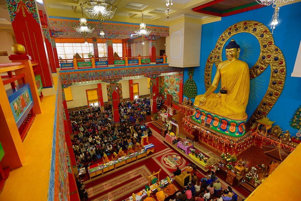 Золотые буддийские храмы Калмыкии в ноябре