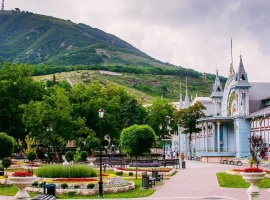 Насыщенная программа включает природные красоты и достопримечательности региона Кавказские Минера...